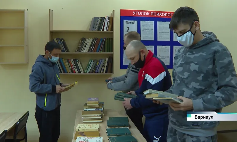 «Катунь 24» передала большую партию книг в «Книжный шкаф» Барнаульского исправительного центра