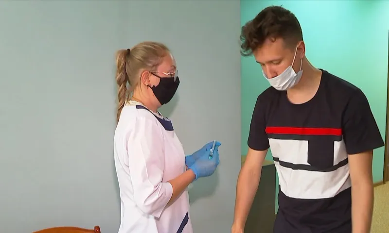 Минздрав внёс вакцинацию от COVID-19, в том числе детей от 12 до 17 лет, в национальный календарь прививок