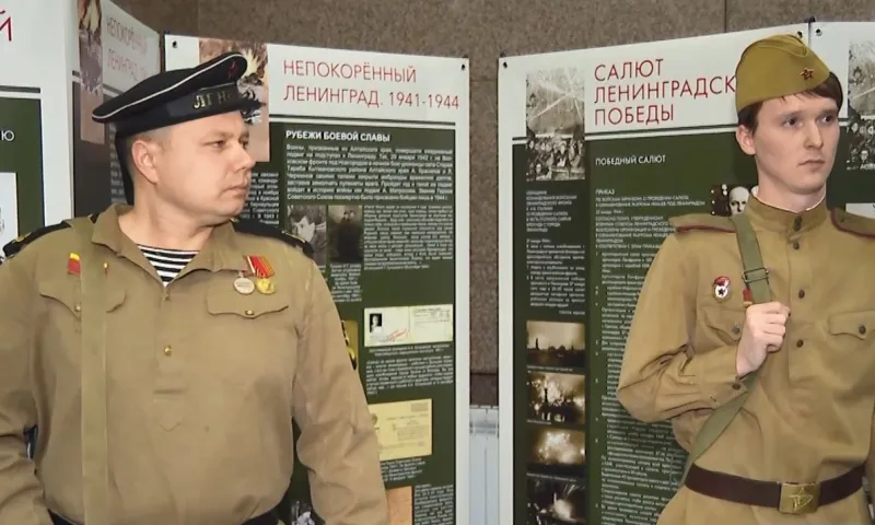 Передвижная выставка «Непокоренный Ленинград» начала работать в Барнауле