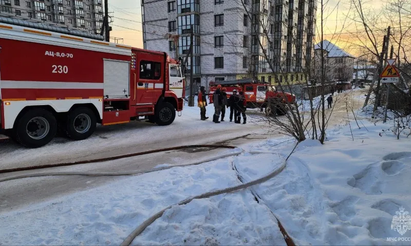 Пожар в частном доме потушили в Барнауле