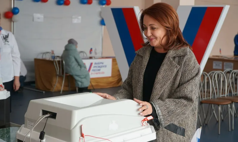 Наталья Кувшинова проголосовала на выборах президента России