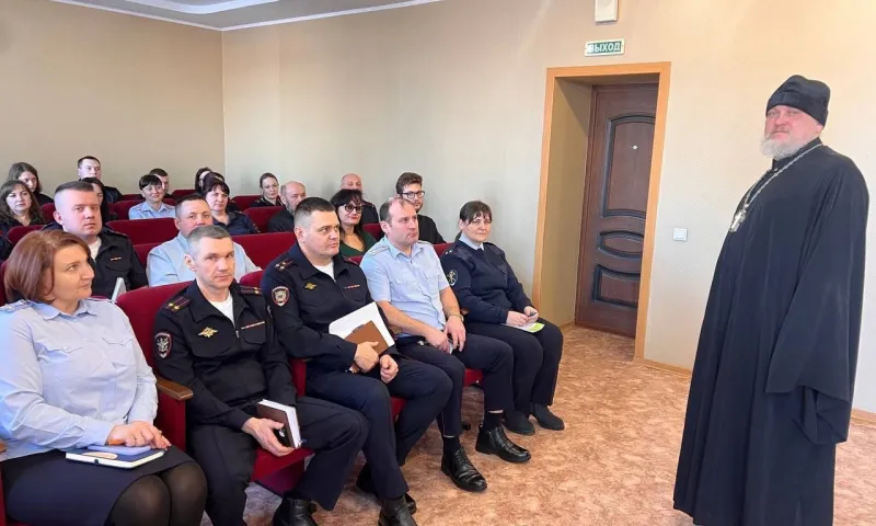 Священнослужитель провёл встречу с транспортными полицейскими Алтайского края