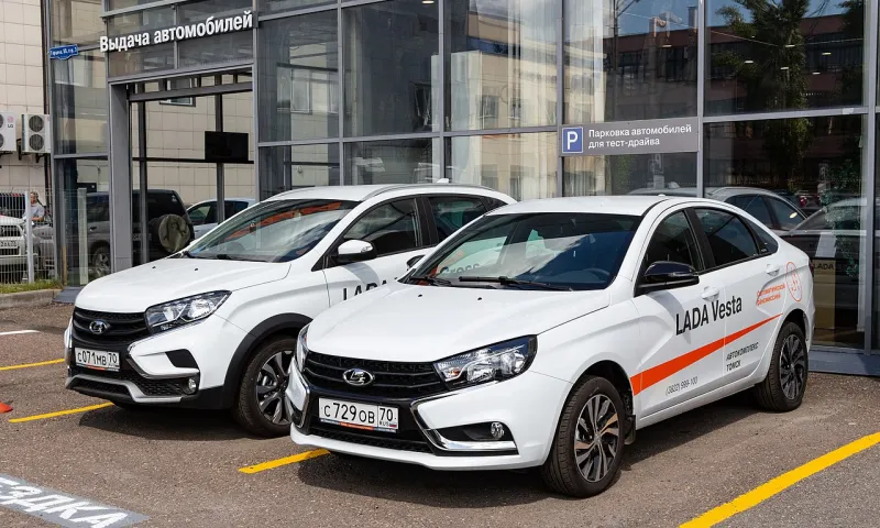 На маркетплейсе запустили в продажу автомобиль Lada