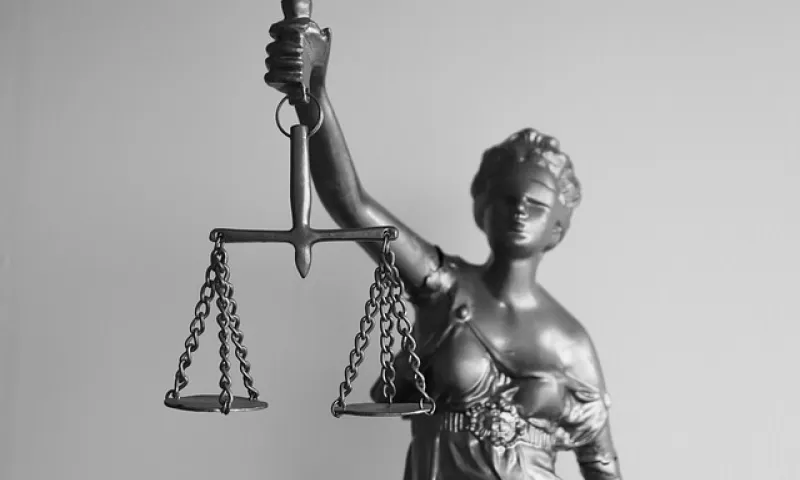 Губернатор Виктор Томенко и председатель АКЗС поздравили адвокатов с профессиональным праздником 