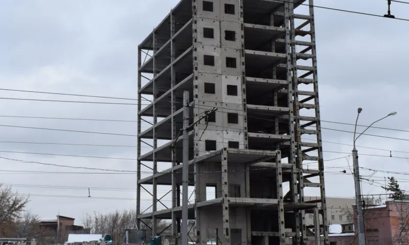 Никому не нужное недостроенное здание в Барнауле наконец продали на торгах