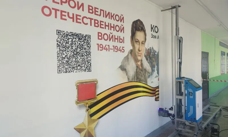 Лица Героев появились на стенах шести барнаульских школ