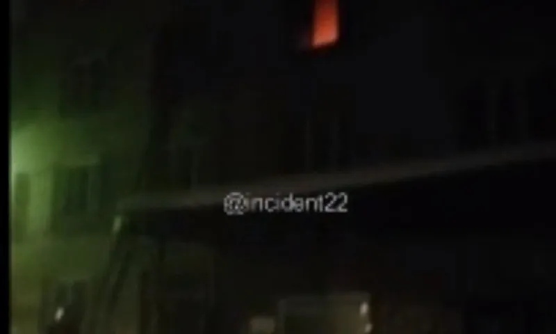 Пожар произошел в многоэтажном доме в Новоалтайске