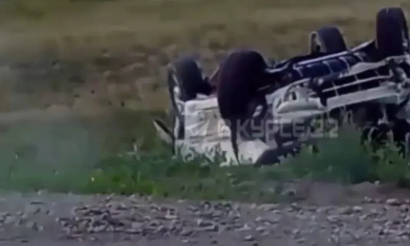 Автомобиль перевернулся на трассе в Алтайском крае