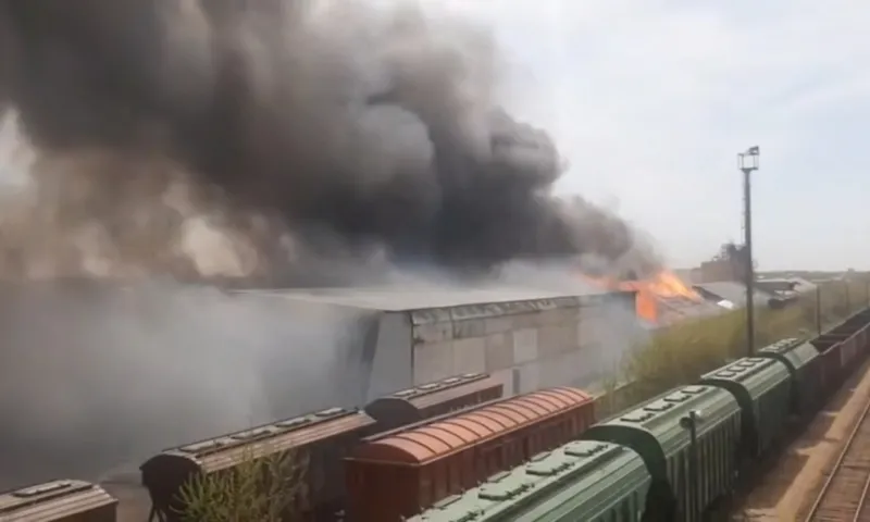 Идет ликвидация крупного пожара в Рубцовском районе
