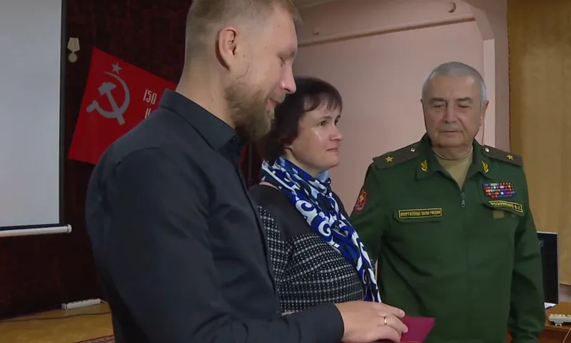 Утерянная медаль спустя 80 лет вернулась в семью ветерана Великой Отечественной войны