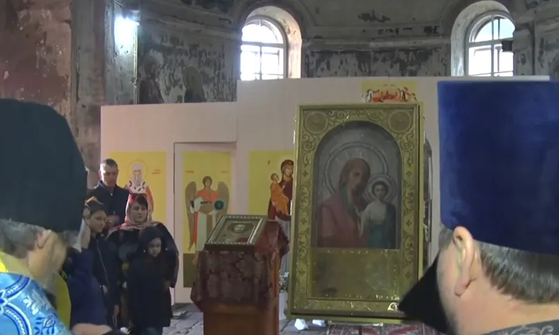Молебен о защитниках Отечества прошёл в бийском соборе Александра Невского