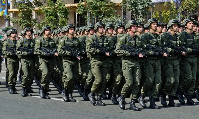 В Госдуме предложили отменить возрастную планку для службы по контракту  