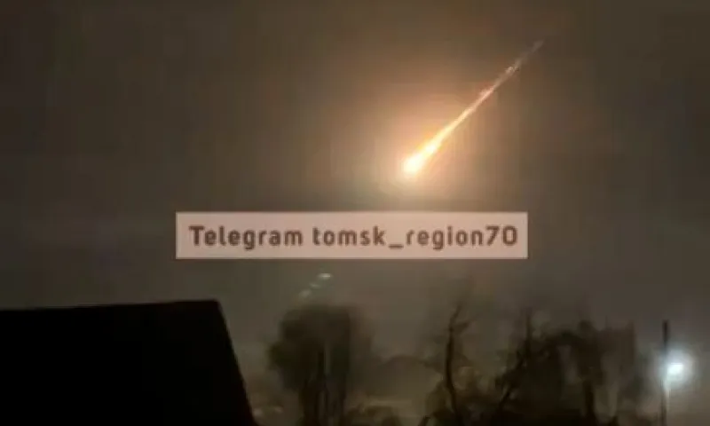 Падающий метеорит заметили в Сибири