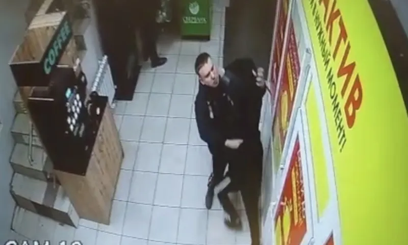 Полицейский из Бийска пошел в магазин и разоблачил похитителя