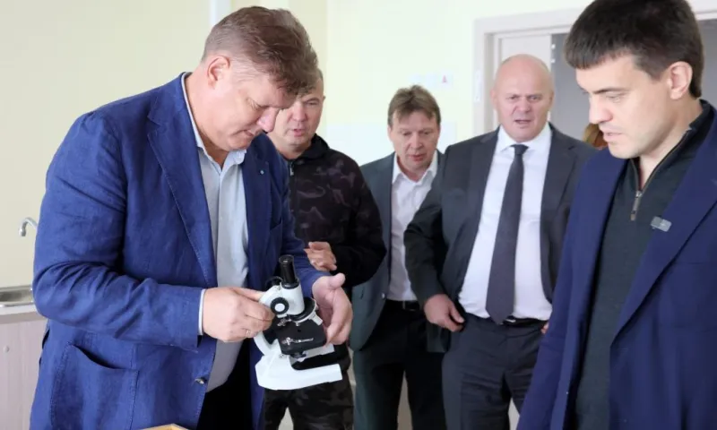 Полномочный представитель президента в Сибирском федеральном округе Анатолий Серышев проверяет социально значимые объекты регионов