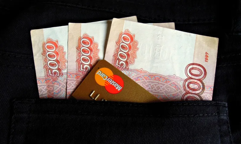 Медики из Сибири заработали больше 2 миллионов рублей на «мёртвых душах»