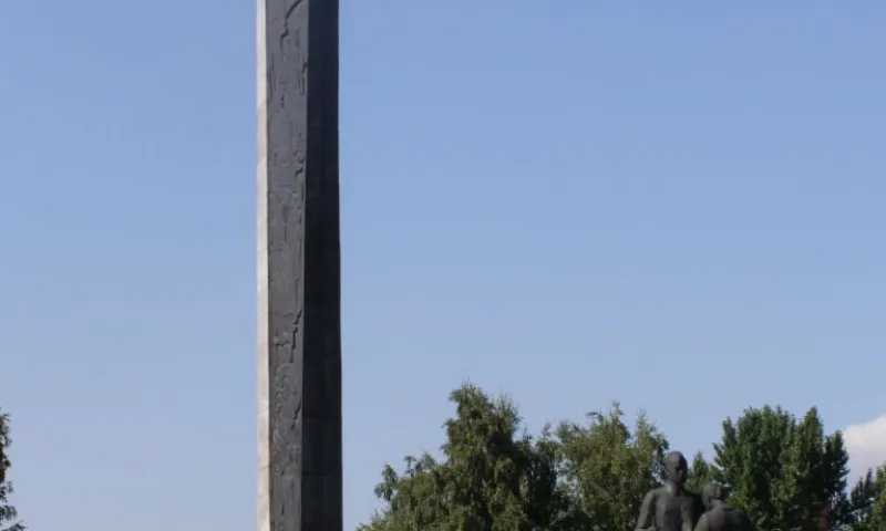 АО «Алтайэнергосбыт» поможет отреставрировать памятники ко Дню Победы