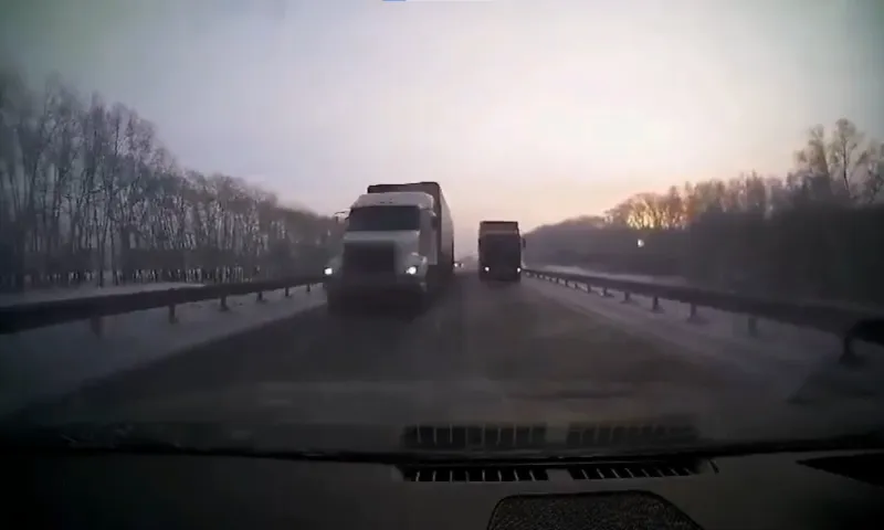 ДТП на сибирской трассе. Жуткие кадры с видеорегистратора