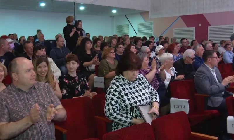 В честь Дня работника скорой медпомощи лучших врачей и фельдшеров наградили в Алтайском крае
