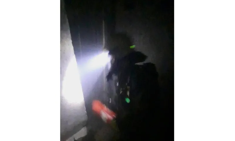 Барнаульские пожарные спасли людей из задымленной пятиэтажки 