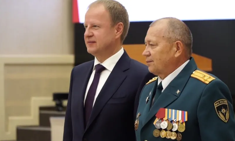 Губернатор Виктор Томенко вручил награды выдающимся работникам Алтайского края 