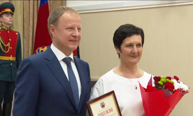 Лучших сельских педагогов наградили сегодня в правительстве Алтайского края