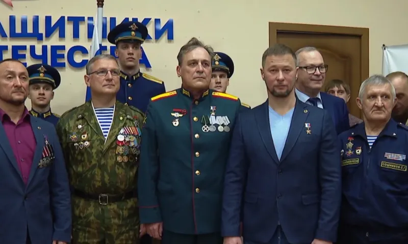 «Золотую Звезду» Героя ДНР вручили жителю Алтайского края