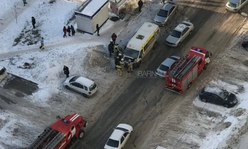 Соцсети: автобус горит в Барнауле