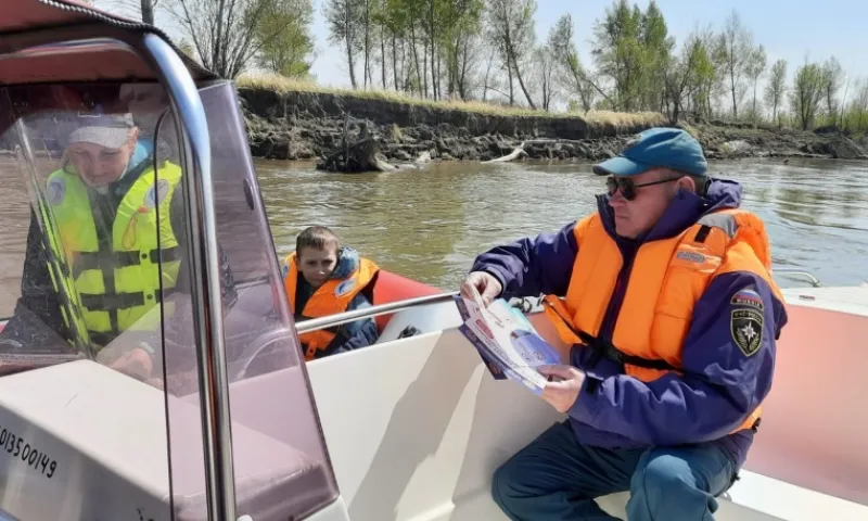 Сотрудники МЧС проводят профилактические работы на водоемах Алтайского края