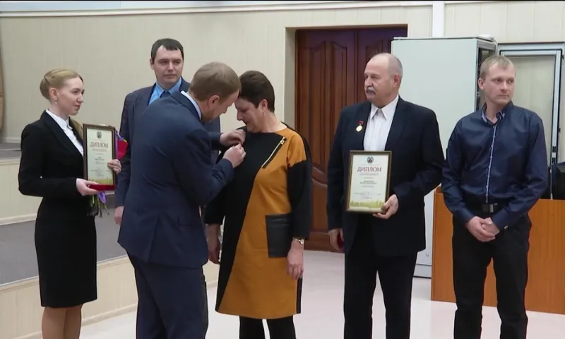 47 жителей Алтайского края наградили в правительстве региона за заслуги в науке и промышленности