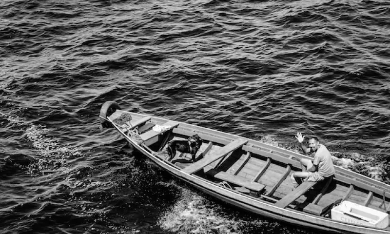 Моряка с собакой, дрейфовавших почти сто дней в Тихом океане, спасли