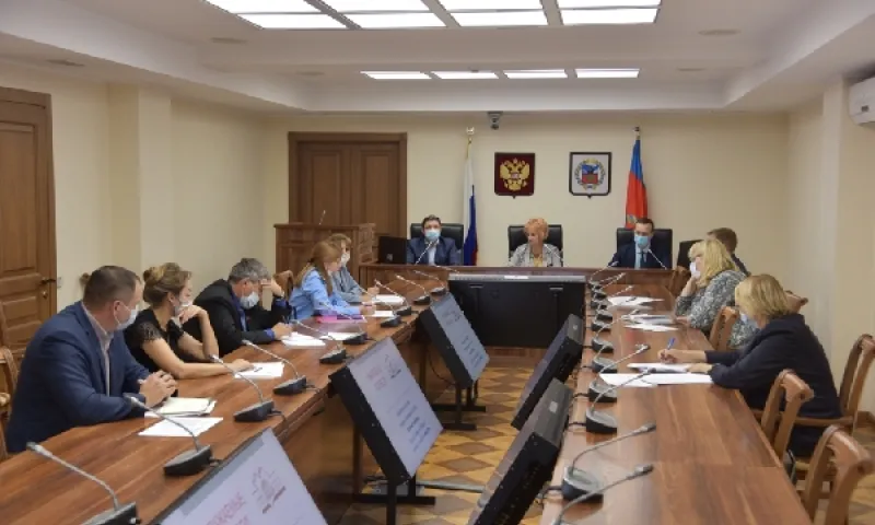 Алтайские депутаты изменят закон о жилищных сертификатах для сирот