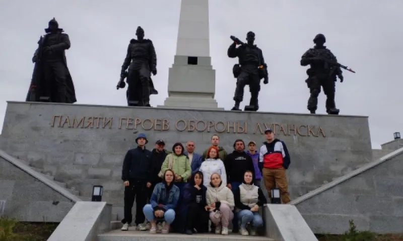 Артисты Алтайского театра кукол показали два спектакля в Луганске 