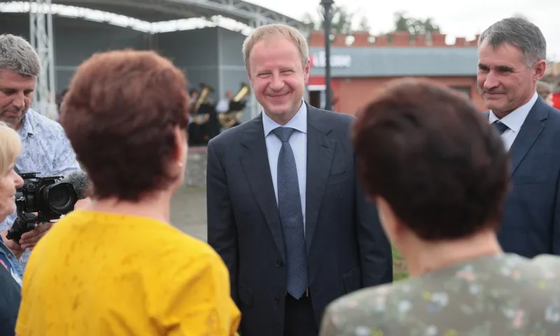 Виктор Томенко принял участие в открытии ДК в Усть-Калманке