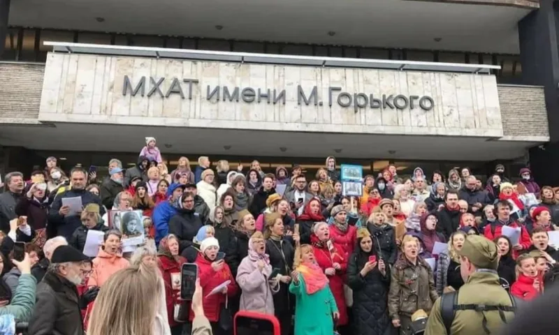 Уроженка Барнаула ежегодно собирает тысячи россиян в Москве, чтобы спеть песни военных лет