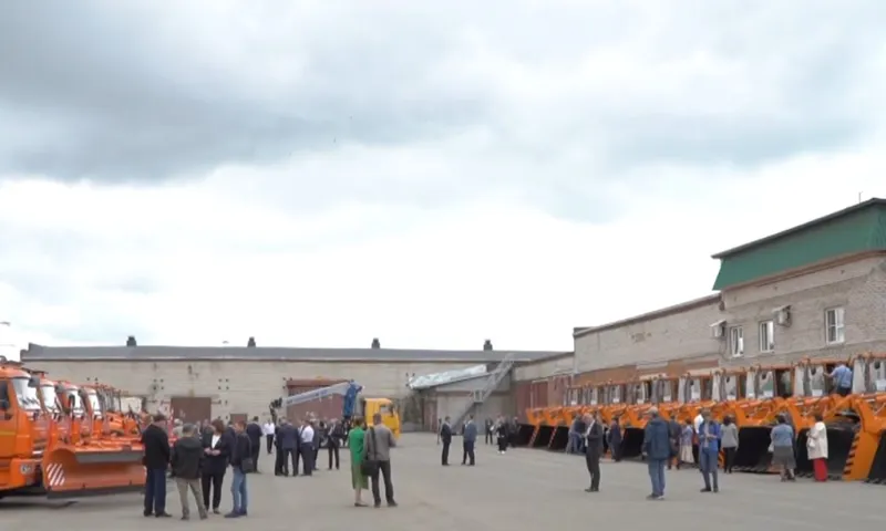 Города и районы Алтайского края получили 23 единицы новой дорожной техники