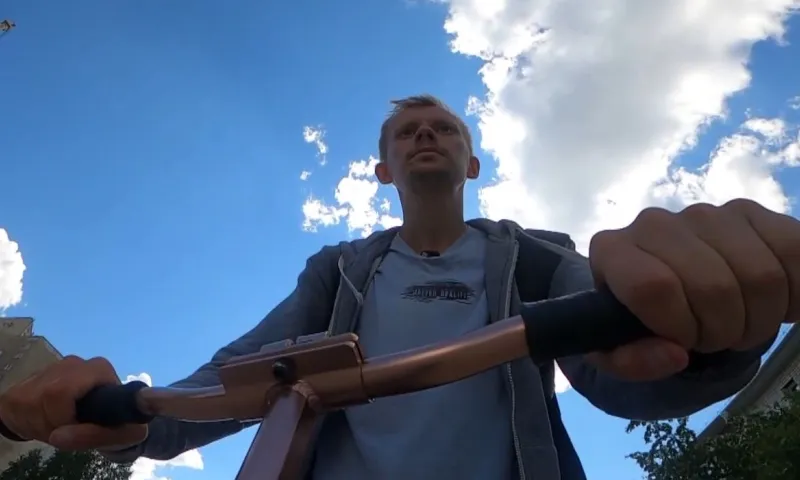 Петербуржец Денис Бритвин за 88 дней добрался до Барнаула на самокате 