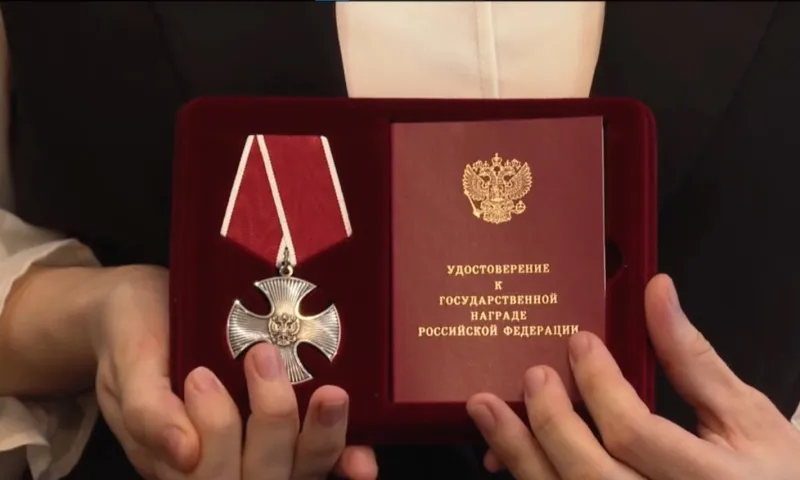 Орден Мужества вручили семье барнаульского бойца, погибшего в зоне специальной военной операции 