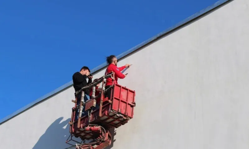 Мурал площадью 400 квадратных метров начали создавать в Барнауле