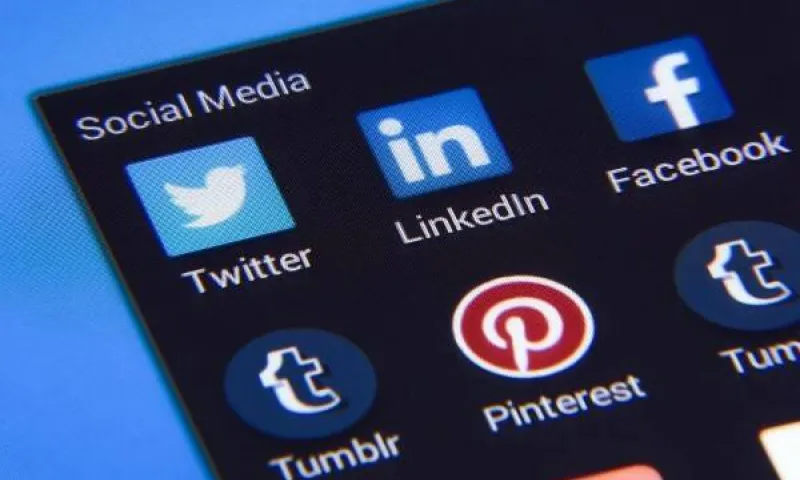 Facebook сменит название