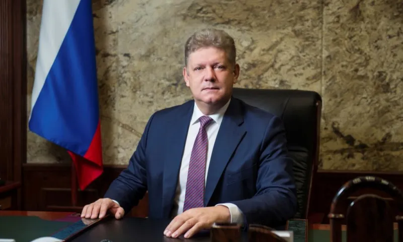 Полномочный представитель президента России в СФО Анатолий Серышев поздравляет с Днём учителя