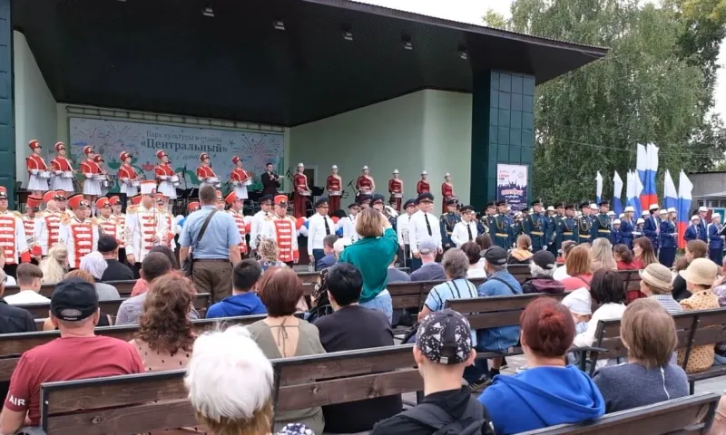 Смотр духовых оркестров «Юбилейные фанфары», посвящённый 85-летию Алтайского края, прошёл в Барнауле