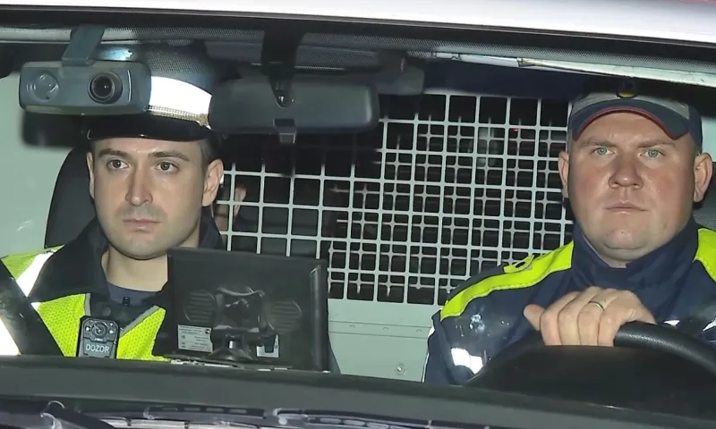 Экипаж дорожно-патрульной службы предотвратил ЧП в Барнауле