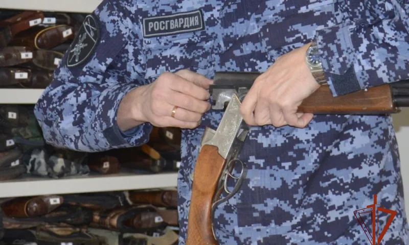 Жители Алтайского края жертвуют личное оружие бойцам СВО
