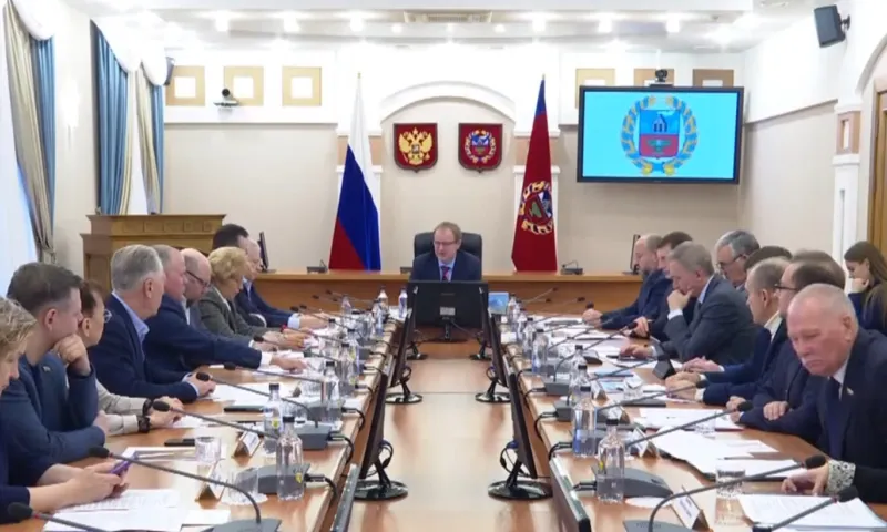 Губернатор Виктор Томенко провел встречу с членами Общественной палаты Алтайского края