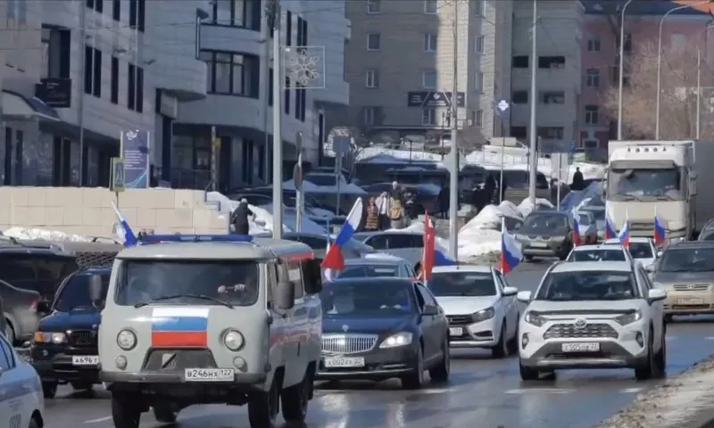 Автопробег «Русская весна», посвященный годовщине воссоединения Крыма с Россией, провели в Барнауле