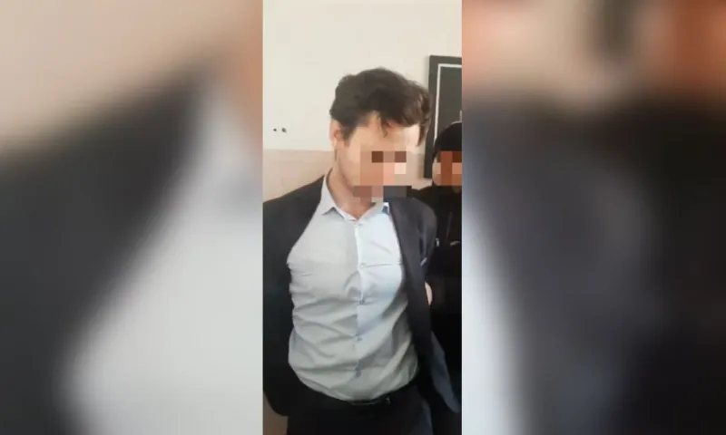 Высокопоставленного полицейского задержали в Барнауле за получение взятки