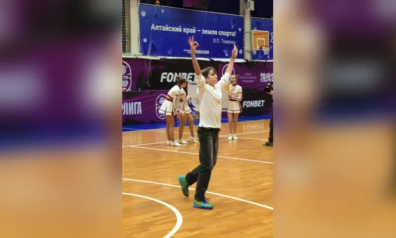 Юный барнаулец выиграл крупный денежный приз на баскетбольном матче