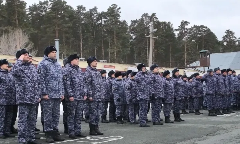 Сотрудники и военнослужащие подразделений войск Росгвардии отмечают профессиональный праздник