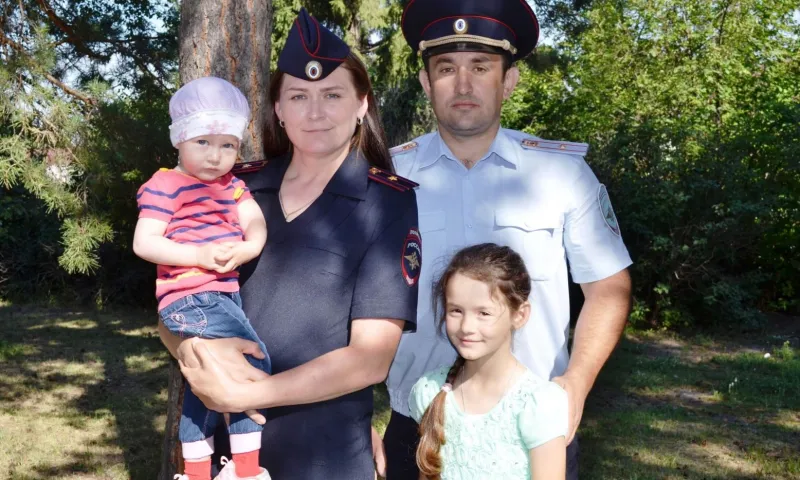 Полицейские Алтайского края организовали выставку семейных фотографий